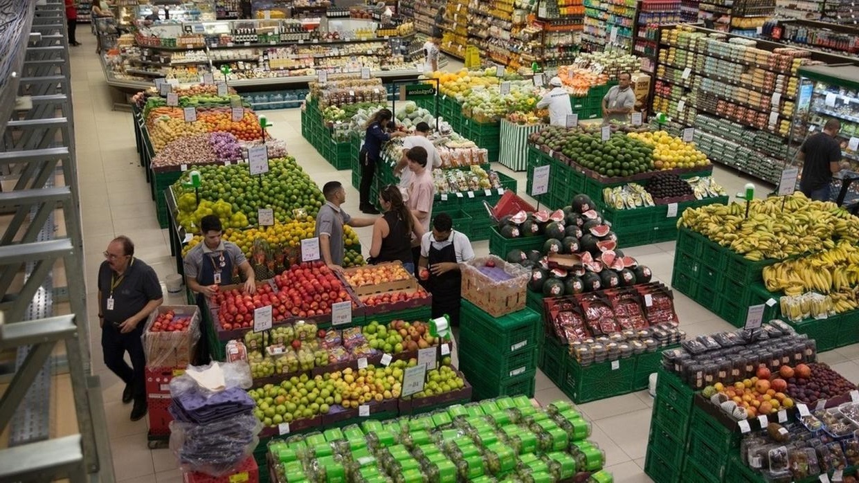 Cresimento no comercio varegista de alimentos.